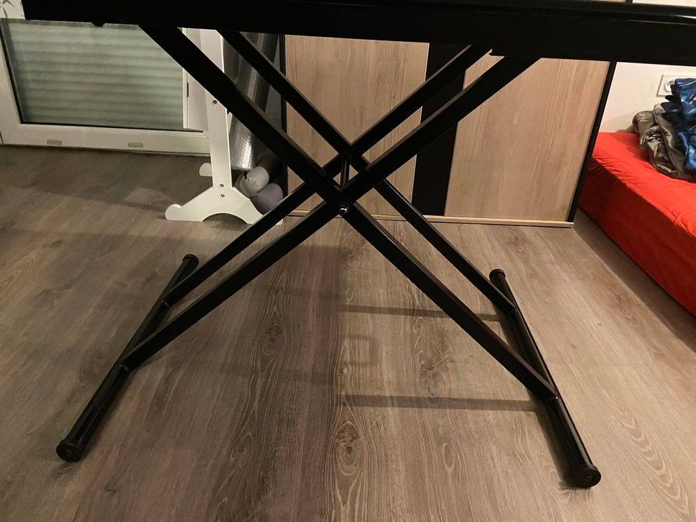 Table noire verre tremp&eacute; r&eacute;glable en hauteur possible table basse et haute Conforama tr&egrave;s bon &eacute;tat Meubles