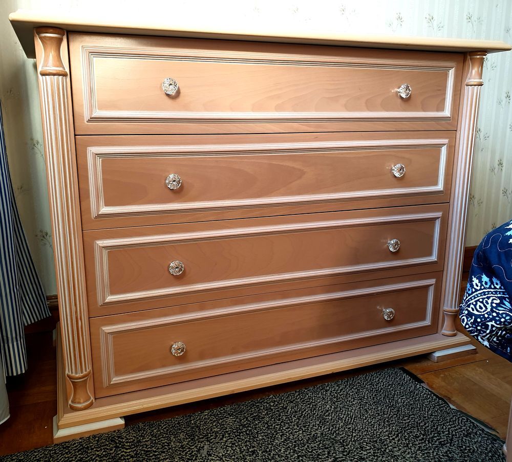 commode en h&ecirc;tre c&eacute;rus&eacute; beige Meubles