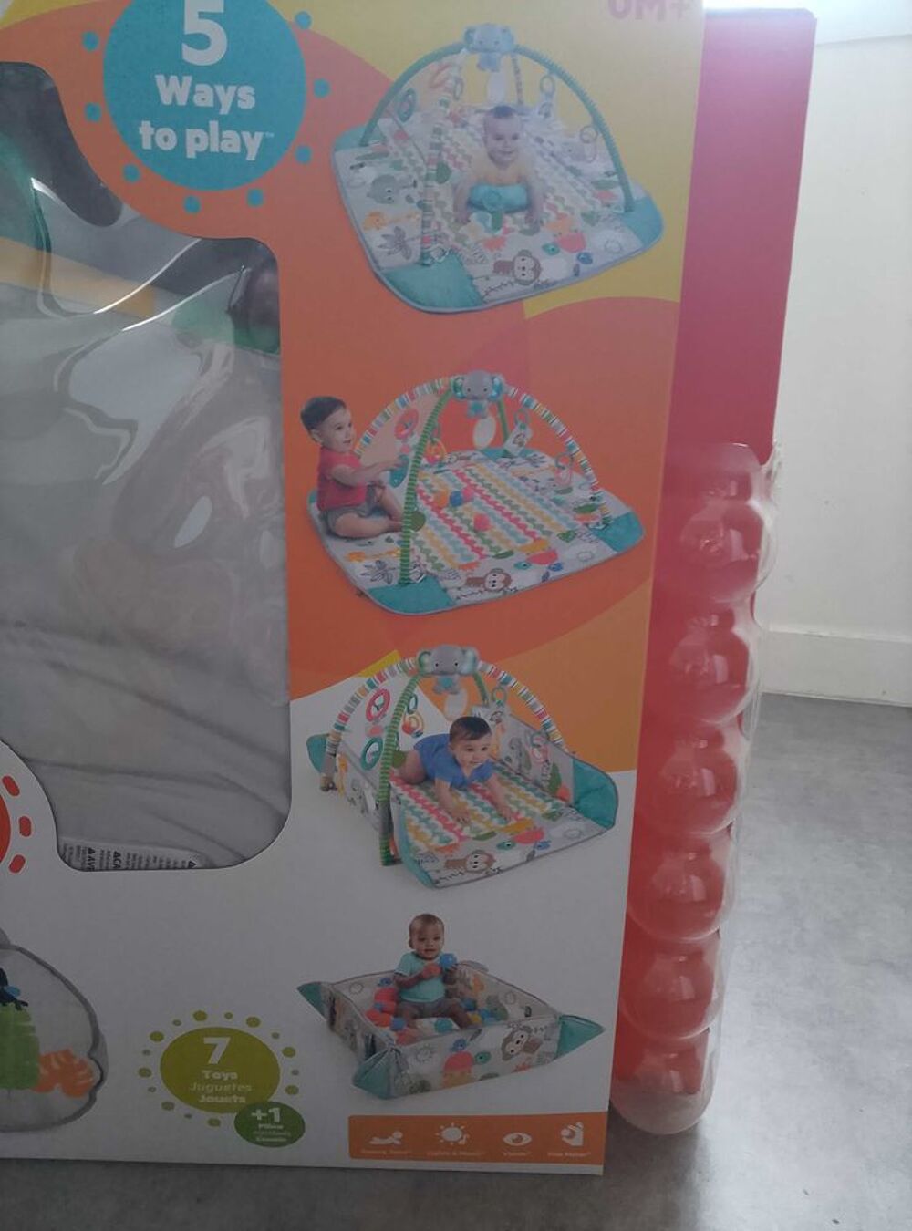 Tapis d'activit&eacute; et piscine &agrave; balles Jeux / jouets