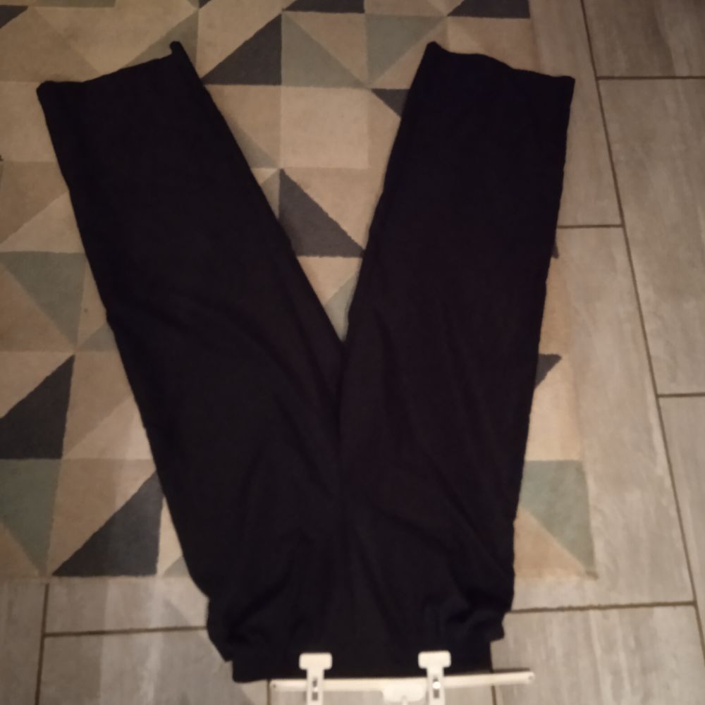 Pantalon sport wear Taille L noir marque shein taille elasti Vêtements