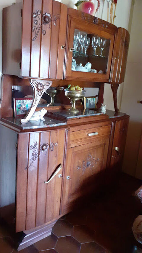 SALLE  A  MANGER  ANCIENNE 200 Volvic (63)