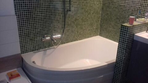 Jolie baignoire avec angle arrondi 60 Nice (06)