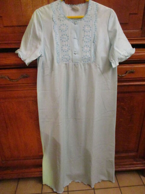 robe de nuit NEUVE couleur vert �meraude et brod�e  - 44/46 0 M�rignies (59)