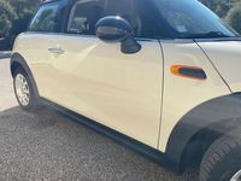 One Hatch 3 Portes 102 ch BVA6 2016 occasion 13260 Cassis