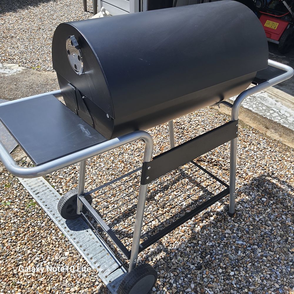 Barbecue au charbon de bois Electroménager