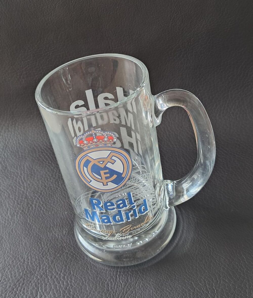 verre &agrave; bi&egrave;re bock 20 cl Real Madrid avec dessin du stade 