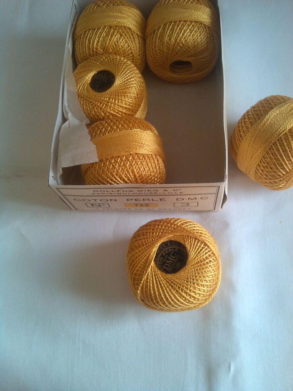 Pelotes 50g de coton perl&eacute; DMC N&deg;3 / Jaune bouton d'or n&deg;725 Sports