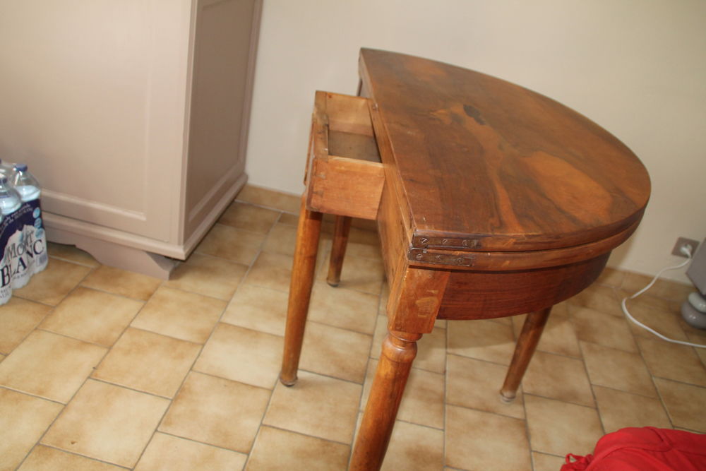 Table demi-lune en noyer Meubles