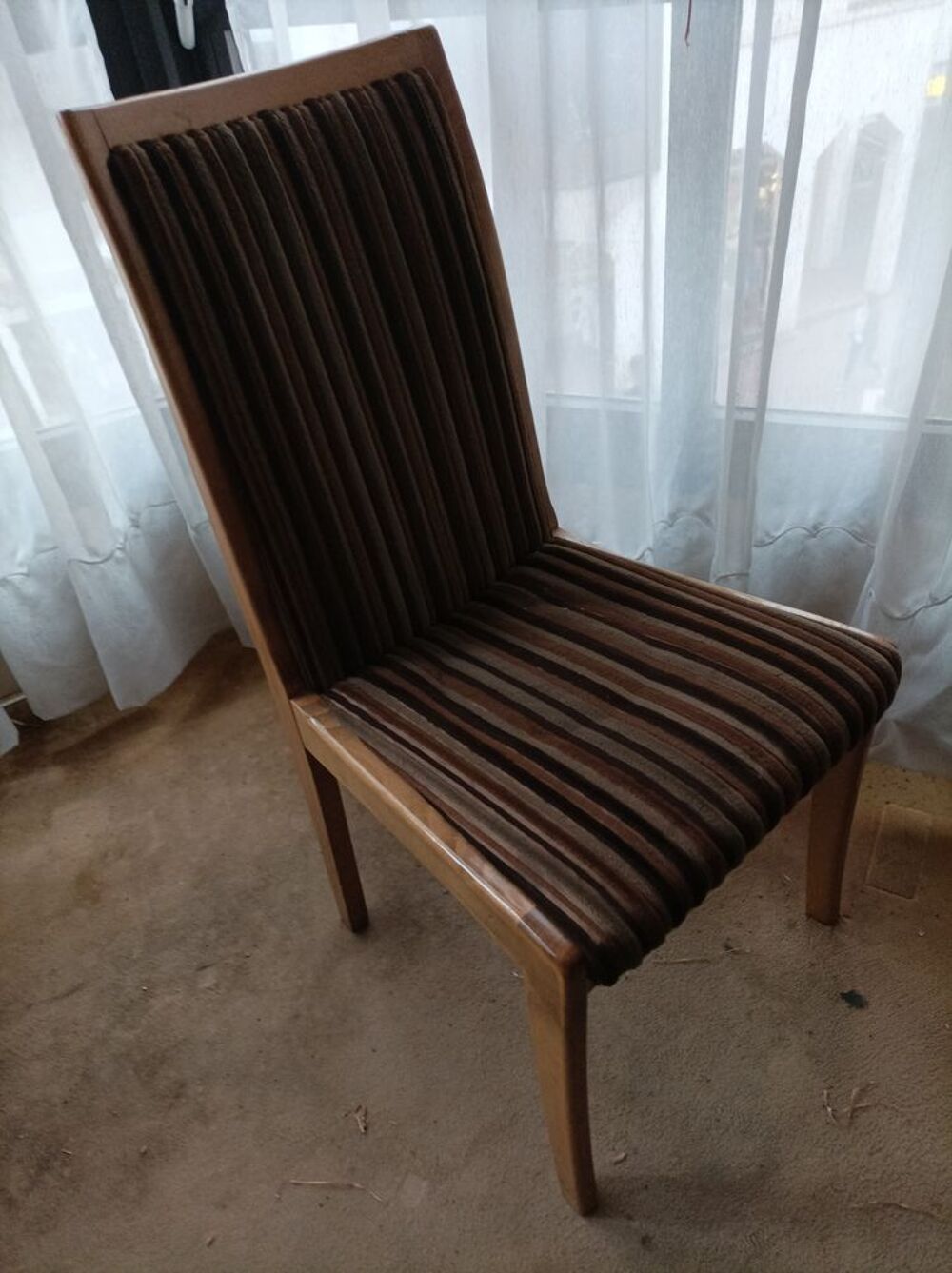 CHAISES BOIS TISSU VELOURS TRES BON ETAT Meubles