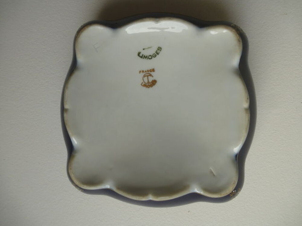 Bonbonni&egrave;re en porcelaine Décoration