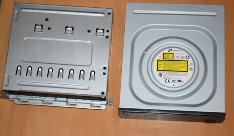 -Lecteur CD DVD RW - Compact Disc Hitachi. Avec tiroir. 5 Roissy-en-Brie (77)