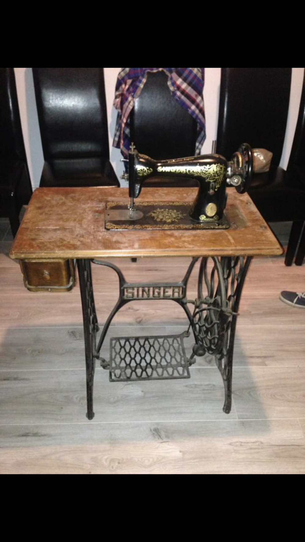 Ancienne machine &agrave; coudre SINGER Meubles