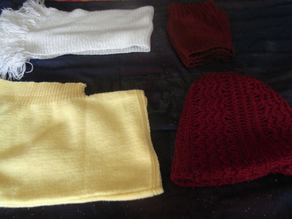 &eacute;charpe ,paire de jambi&eacute;re,bonnet et cagoule en laine Vêtements
