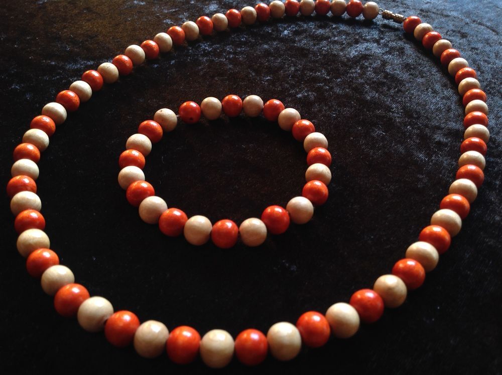 ENSEMBLE COLLIER ET BRACELET DE PERLES EN BOIS Envoi Possibl Bijoux et montres