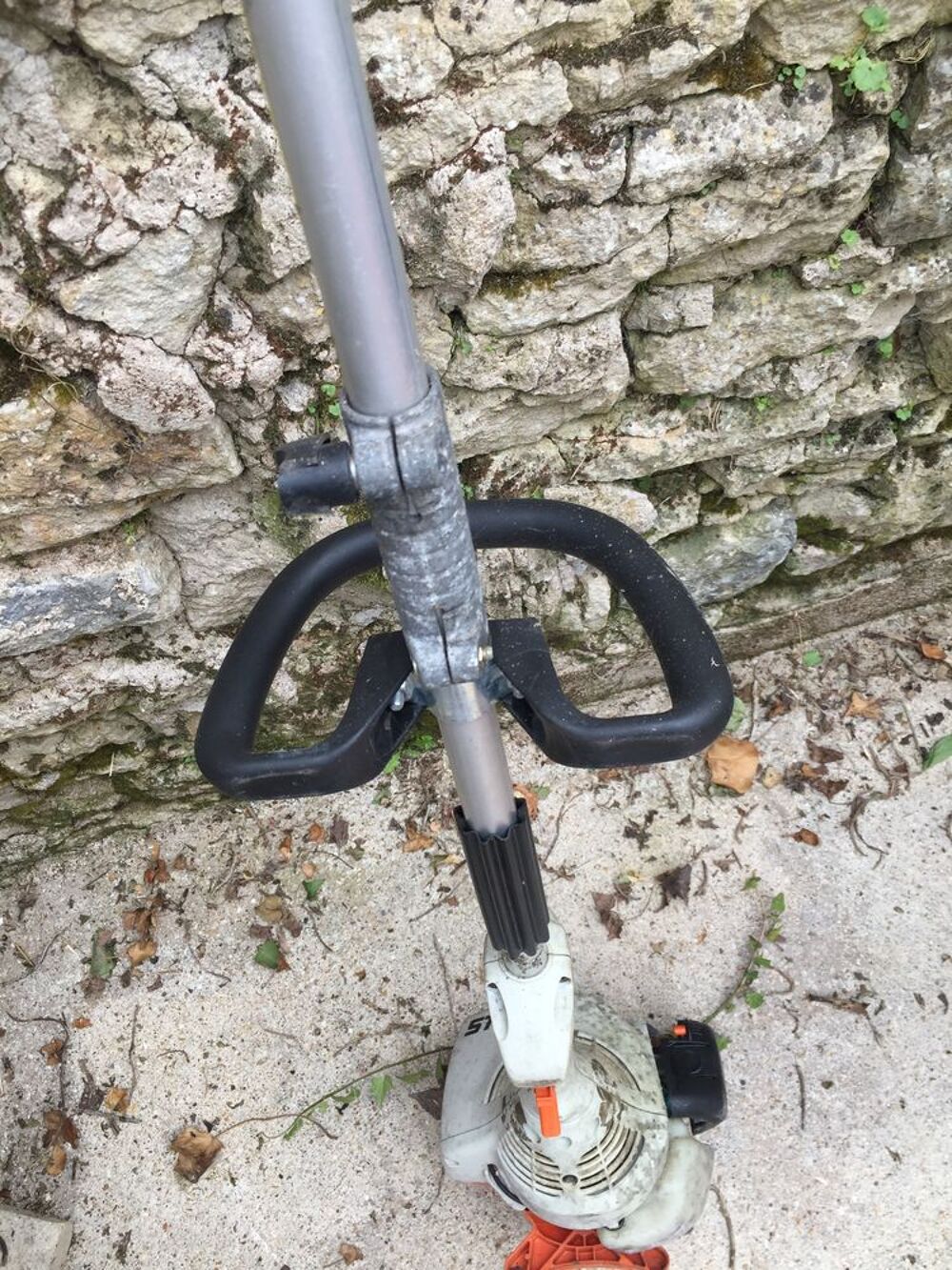 STHYL , DEBROUSSAILLEUSE thermique manche pliable p/ transp Jardin