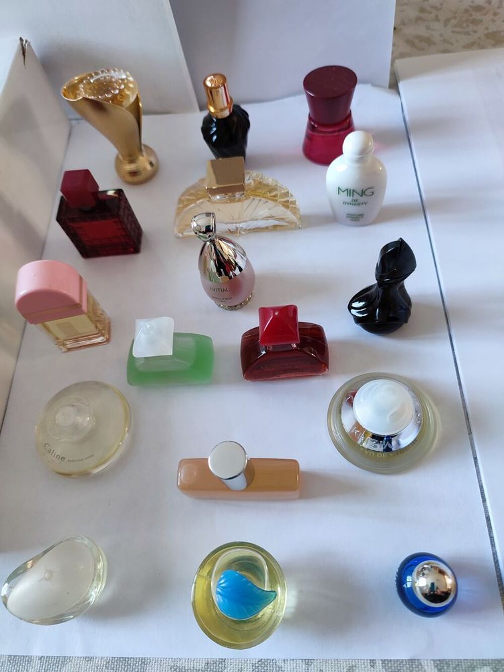 17 miniatures de parfum 