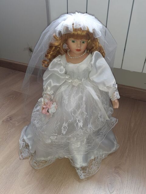 Poup�e porcelaine 30 Saint-Georges-sur-Baulche (89)