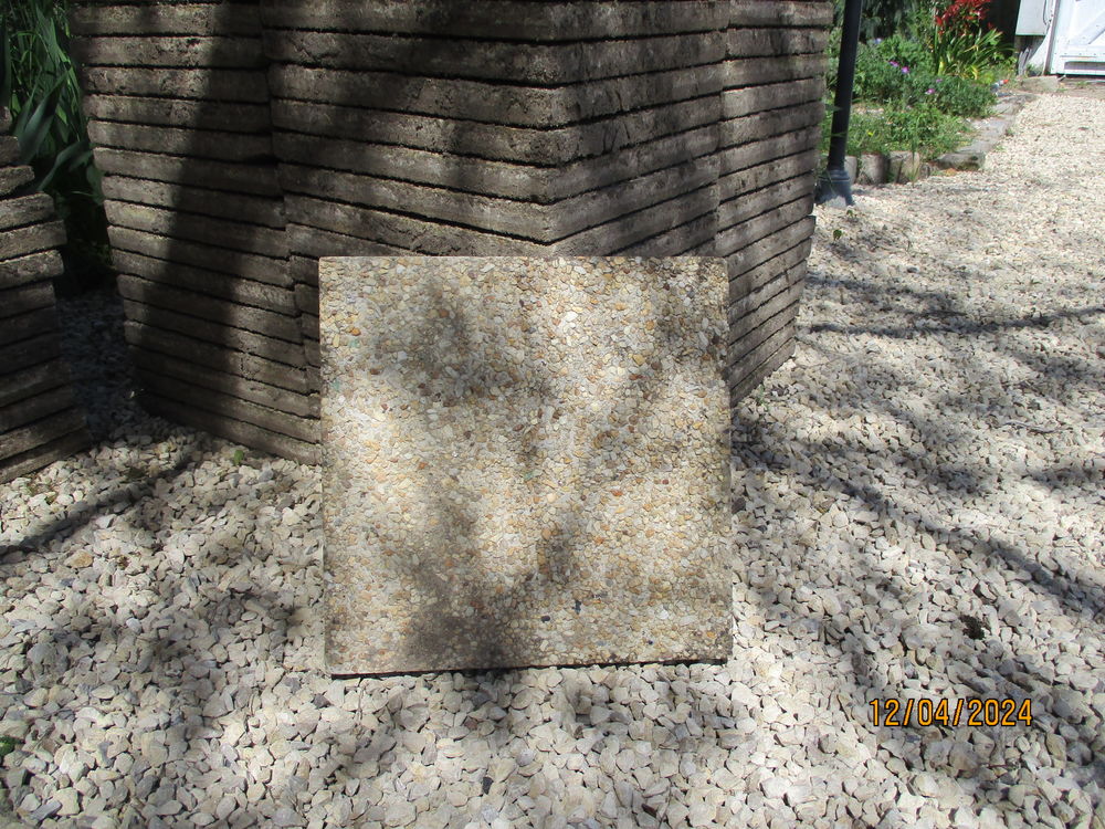 300 dalles b&eacute;ton pour terrasse Jardin