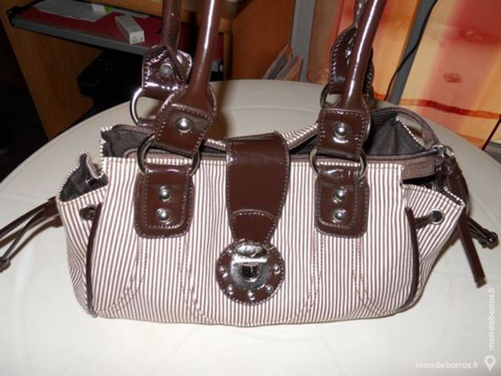 Joli petit sac &agrave; mains marron Maroquinerie