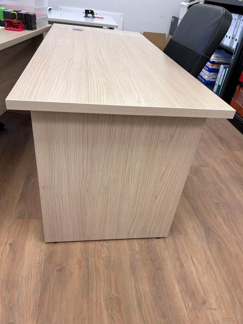 Bureau en bois, tr&egrave;s bon &eacute;tat Meubles