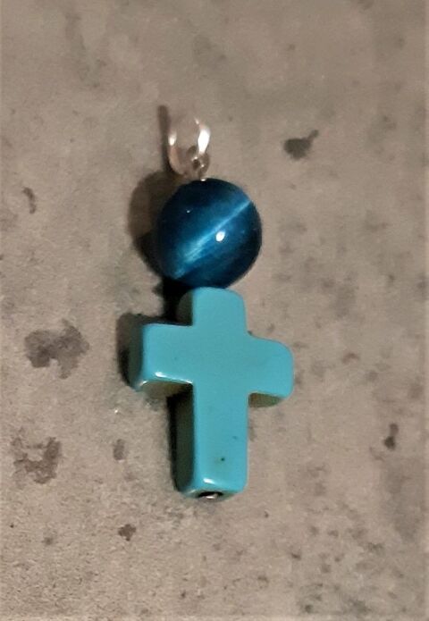 pendentif croix bleue avec une pierre oeil de tigre bleu 3 La Seyne-sur-Mer (83)