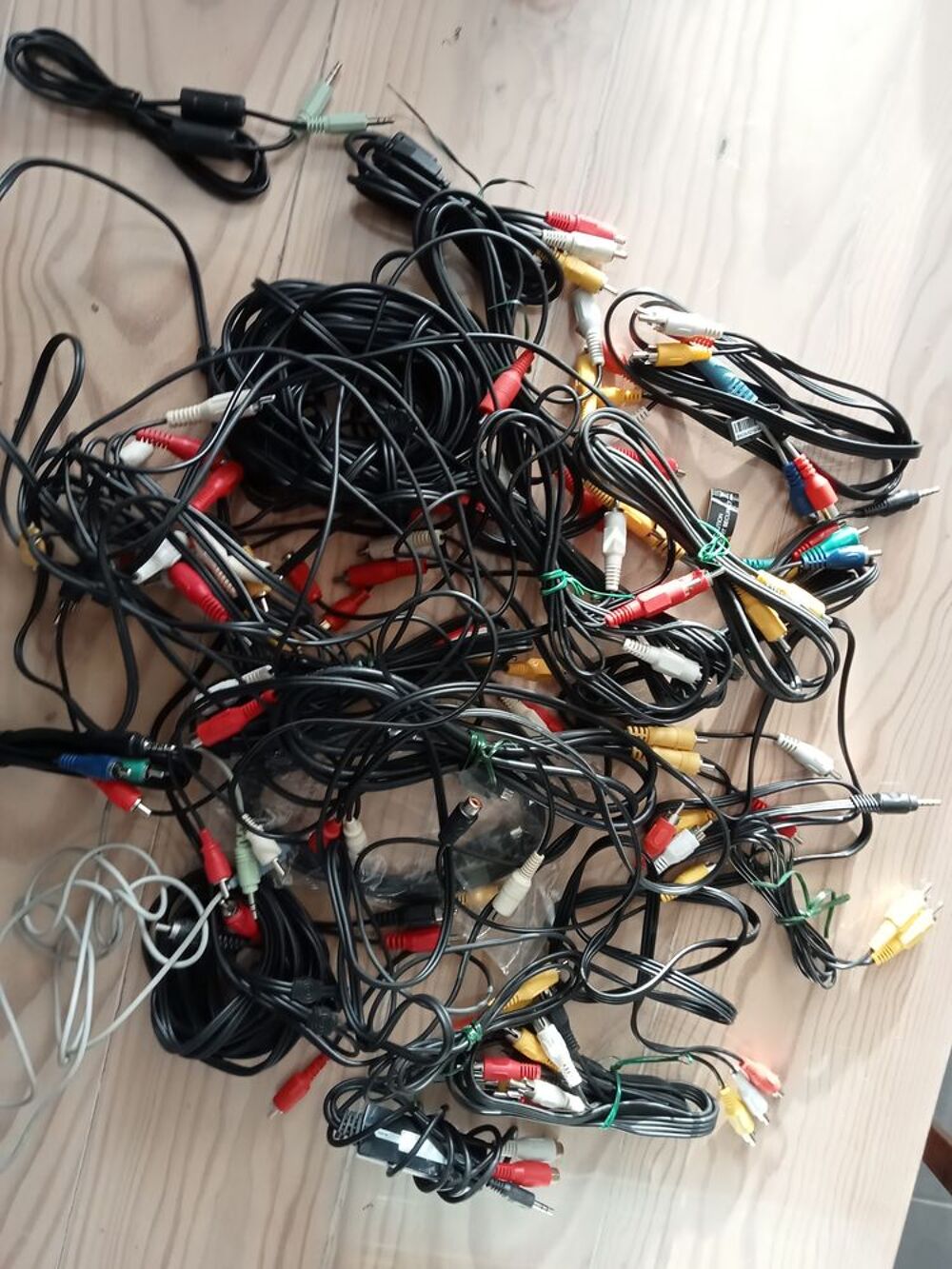 CABLES AUDIO VIDEO Audio et hifi