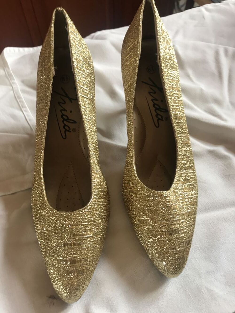 Escarpins dor&eacute;s brillants pointure 39 Chaussures