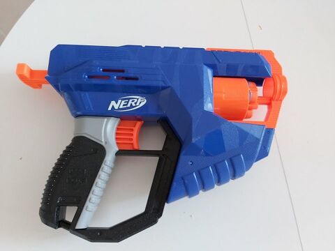 9� Nerf Elite Scout 
9 Vannes (56)