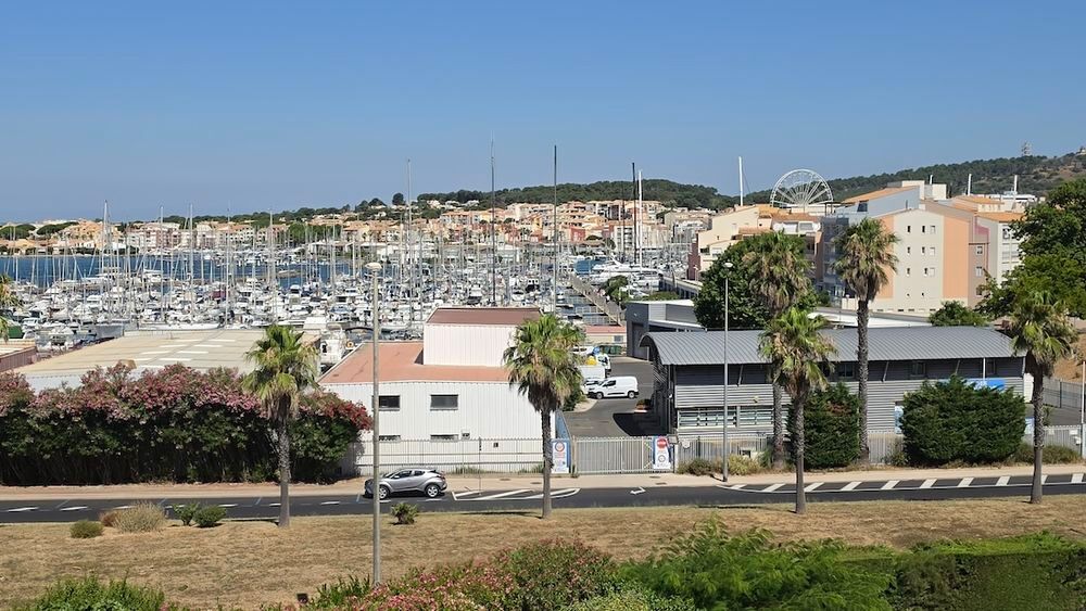 Vente Appartement LE CAP D'AGDE -Situé à proximité du port et des falaises, appartement 2 pièces de 29.5m² + Loggia exposé vitrée de 5.75m² - Rénové et climatisé. Le cap d agde