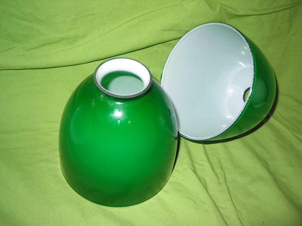 Une Tulipe abat jour r&eacute;flecteur opaline de lampe &eacute;tudiant en Décoration