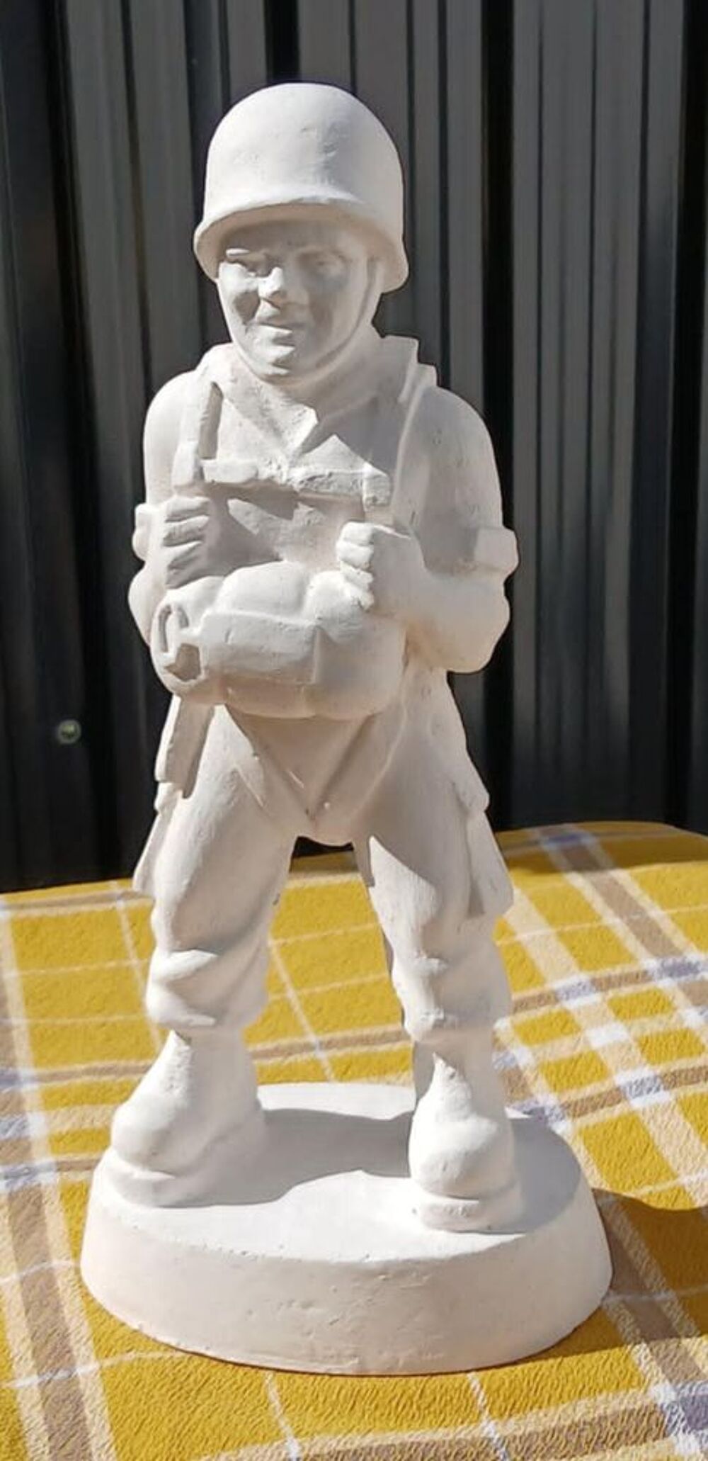 Objet d&eacute;coratif : Soldat Inconnu R&eacute;alis&eacute;e en Pl&acirc;tre de 29 cm Décoration