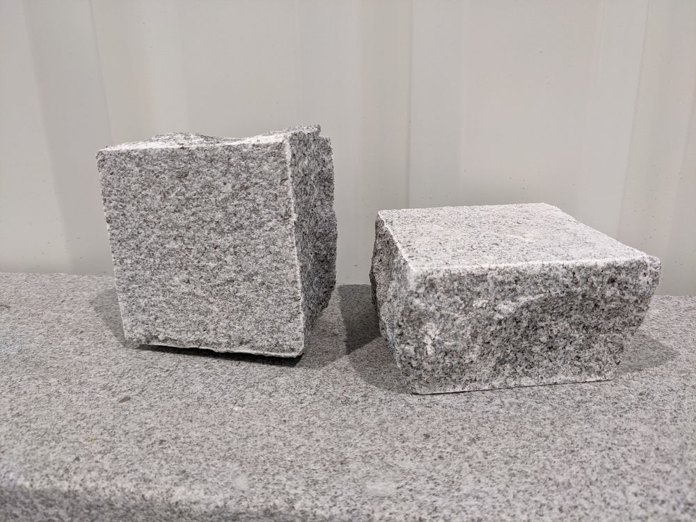 Pav&eacute;s neuf en granit clair - 10x10x6 cm
Jardin