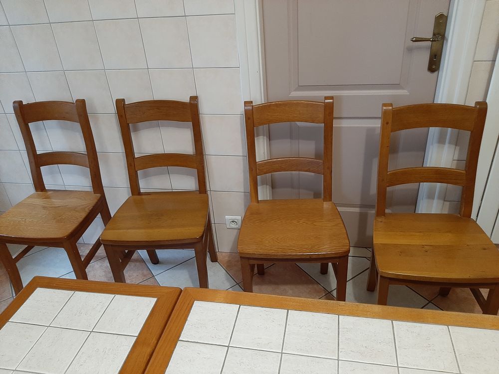 Table cuisine ch&ecirc;ne avec plateau carrelage + 4 chaises Meubles