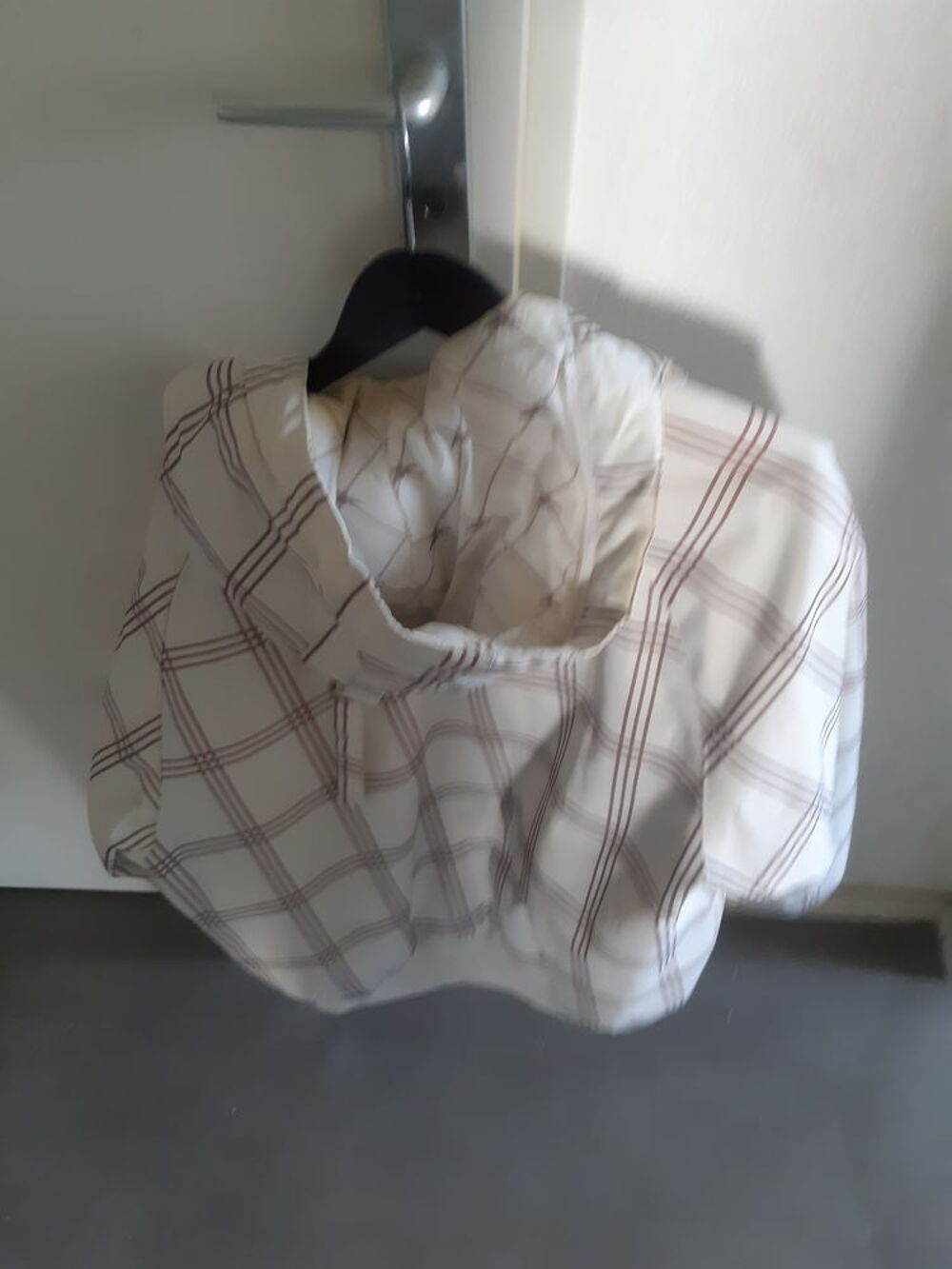 Blouson taille L a capuche longue manche Vêtements