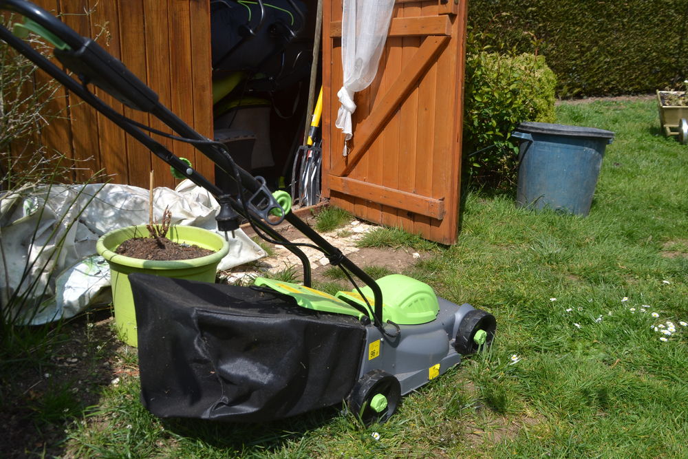 tondeuse &agrave; gazon &eacute;lectrique Jardin