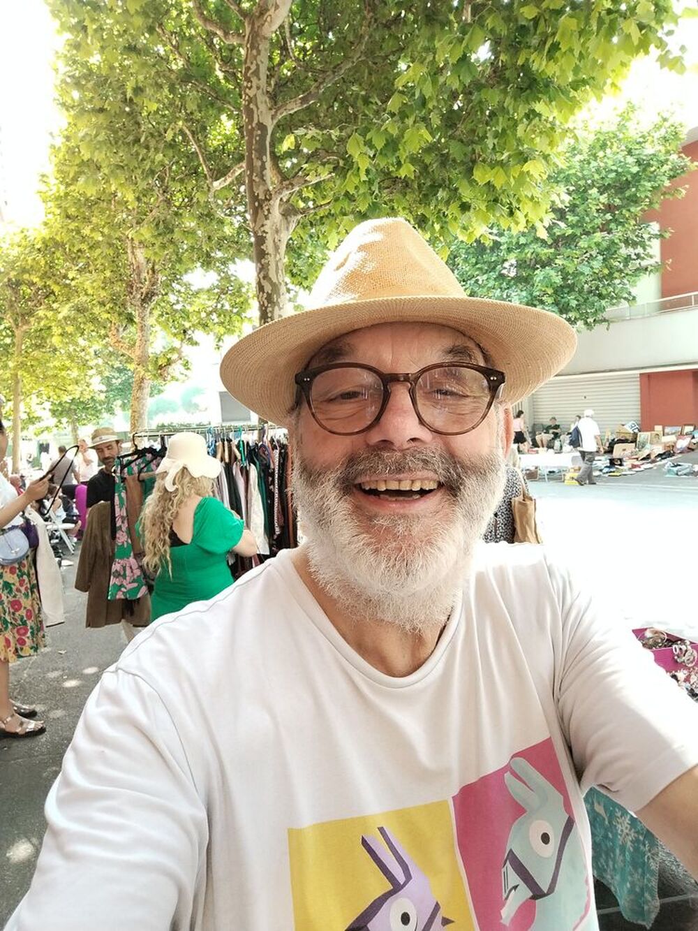   Retraité valide Cherche gardiennage  