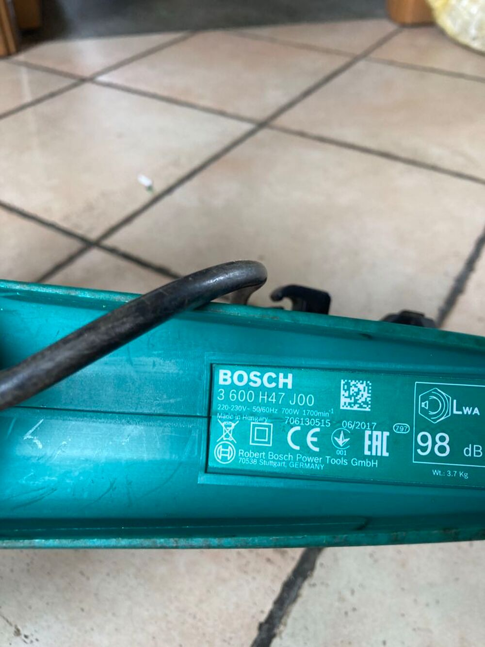 Taille Haie &agrave;lectrique Bosch 700 watts Jardin