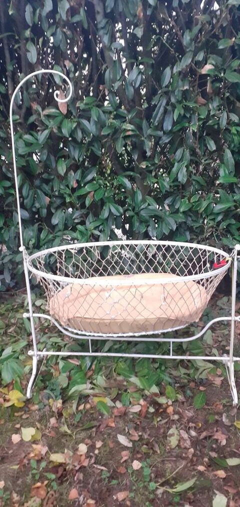 Lit de b�b� ancien Tours (37)