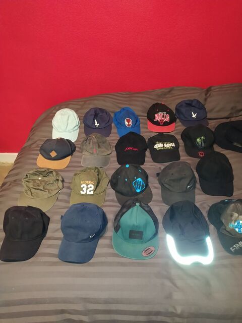 CASQUETTES NEUVES, OCCASION. 5 Tourette-du-Ch�teau (06)