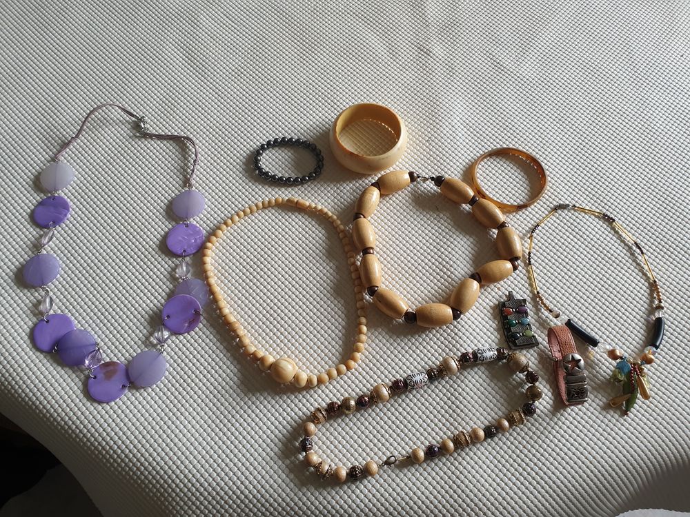 Jolie lot de 5 colliers et 4 bracelets Bijoux et montres