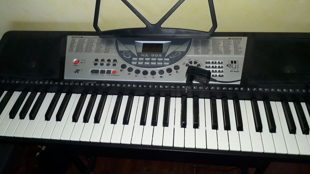 Synth&eacute;tiseur Mk 908
Instruments de musique