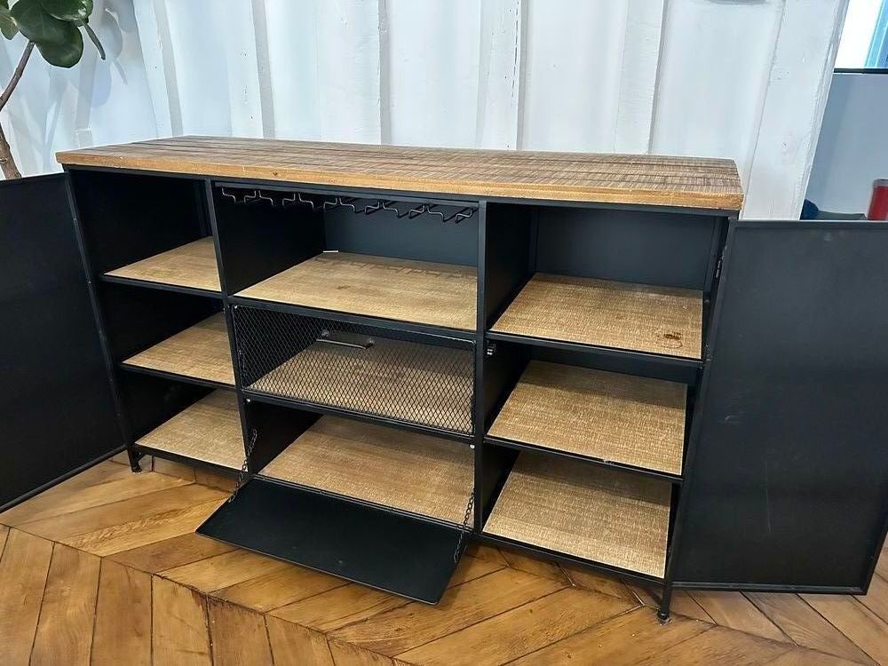 Buffet style industriel tr&egrave;s bon &eacute;tat Meubles