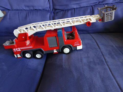 Camion de pompier lumineux Playmobil Vintage 1996
15 Meyzieu (69)