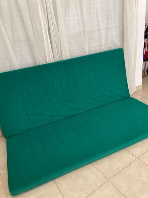 Matelas, futon. 10 Carqueiranne (83)