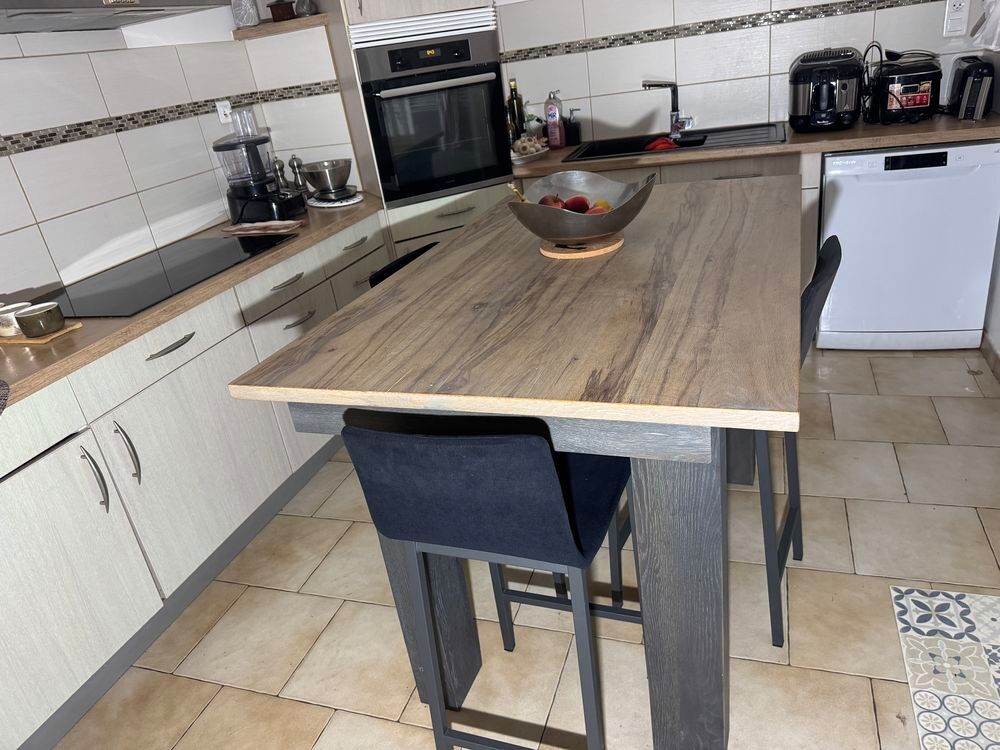 TABLE DE CUISINE OU DE PRESENTATION Meubles