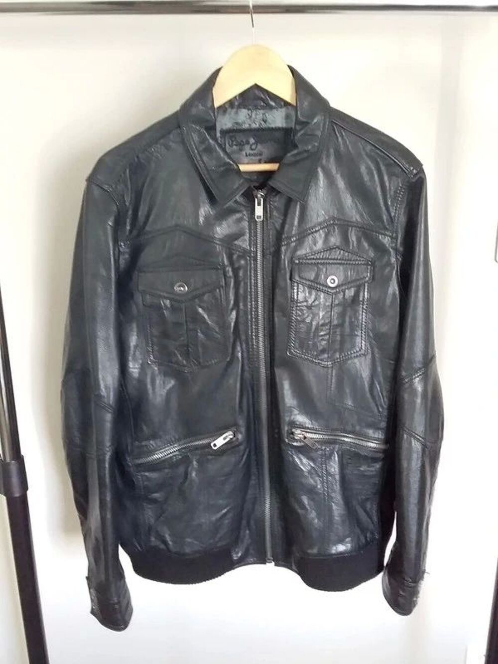 Veste en cuir Pepe Jeans
Vêtements