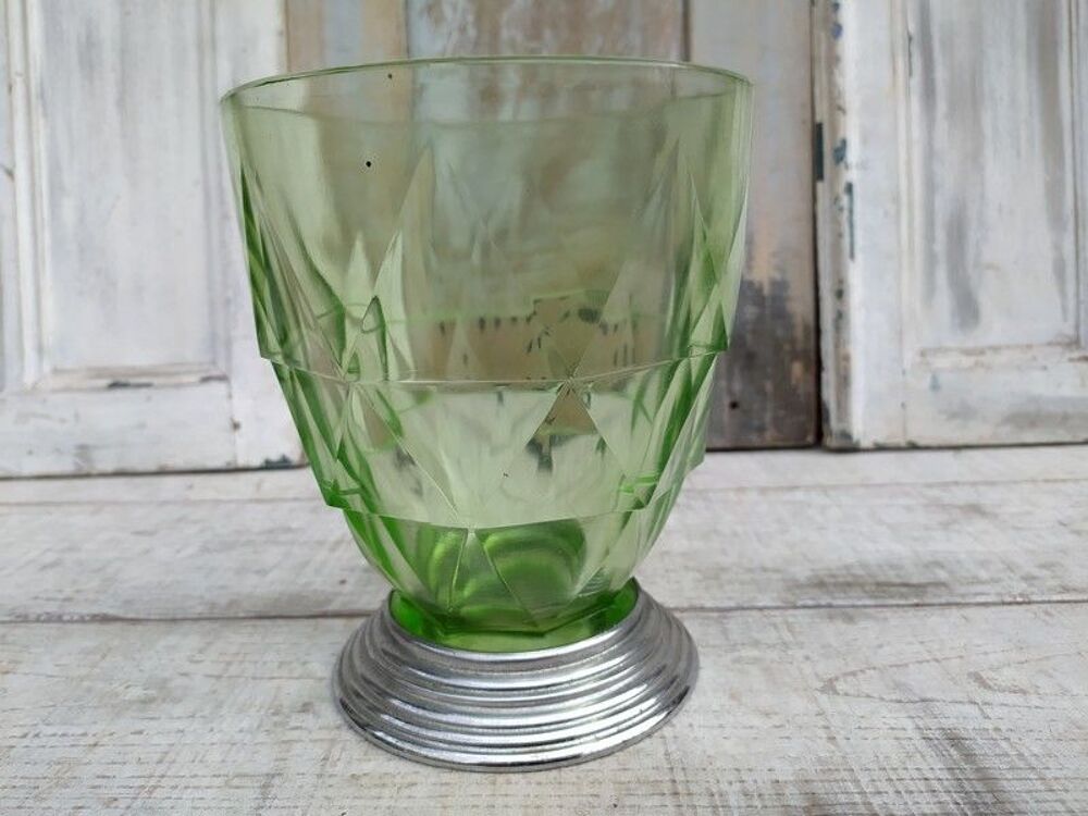 Vase Verre Art D&eacute;co Vert &agrave; Facettes Pied Serti Chrome Décoration