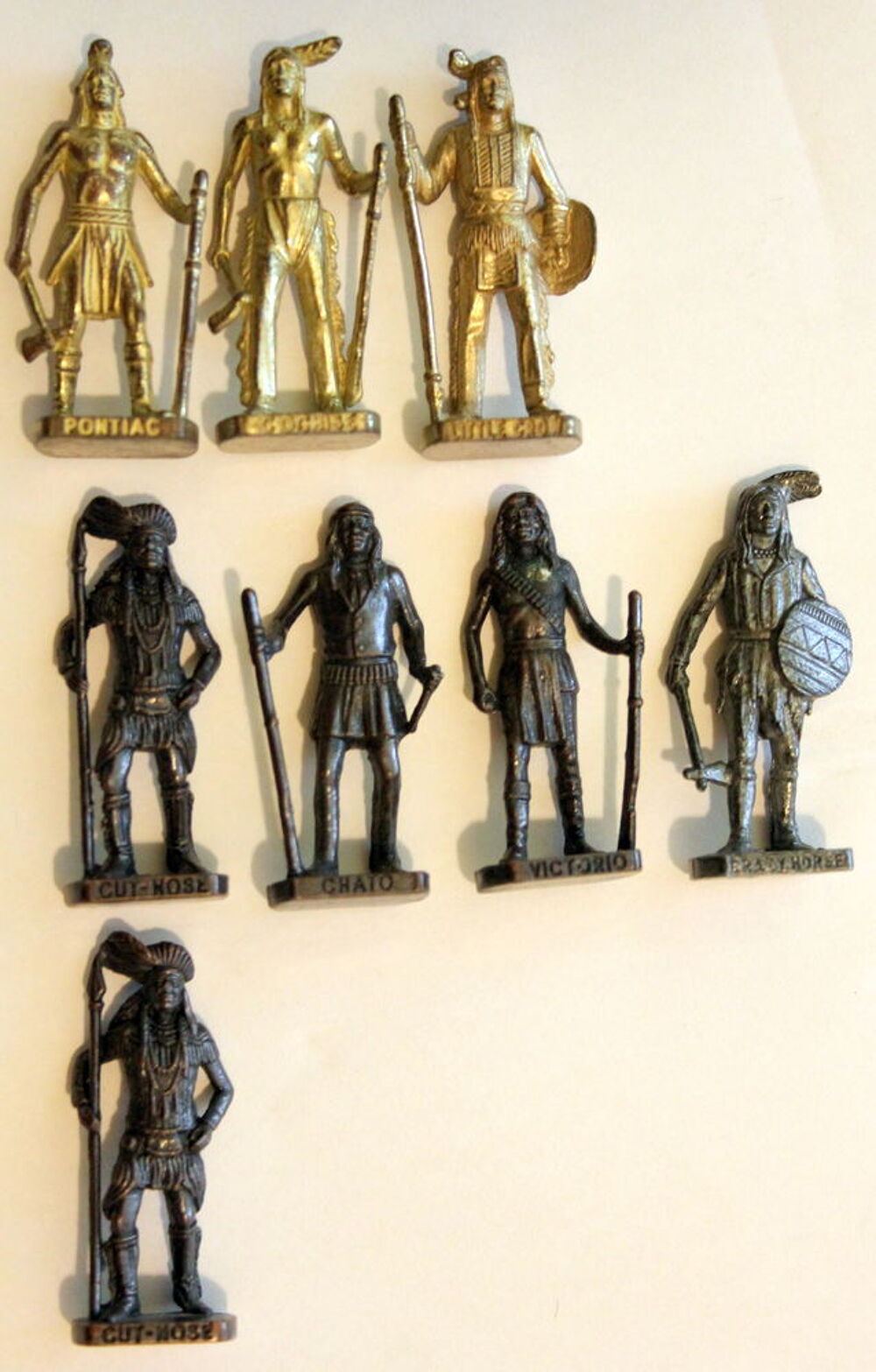 Figurines m&eacute;tal indiens KINDER Vintage 