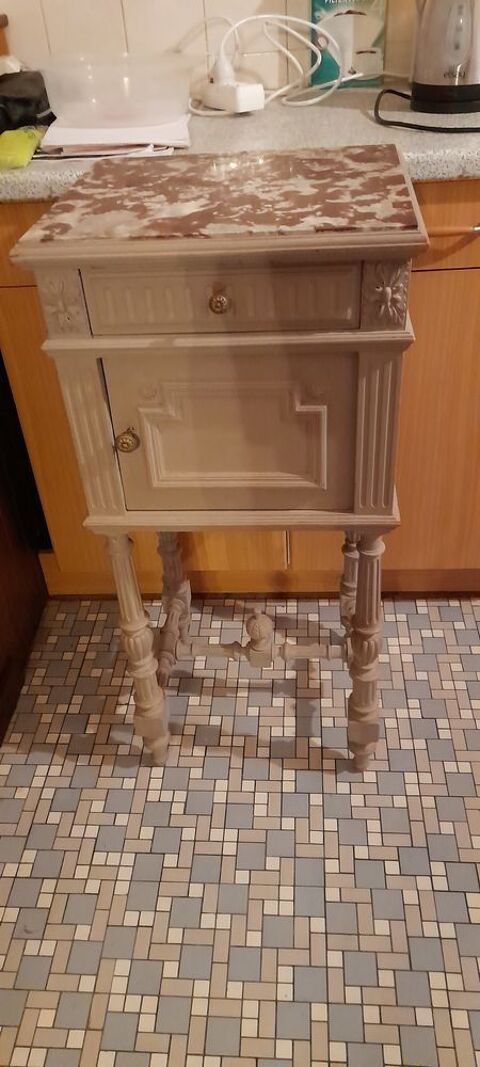 Table de chevet. 5 Saint-Philbert-de-Grand-Lieu (44)