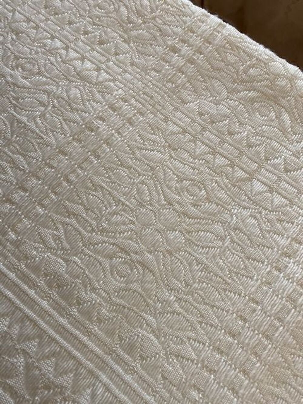 Superbe couvre lit tiss&eacute; mains Décoration